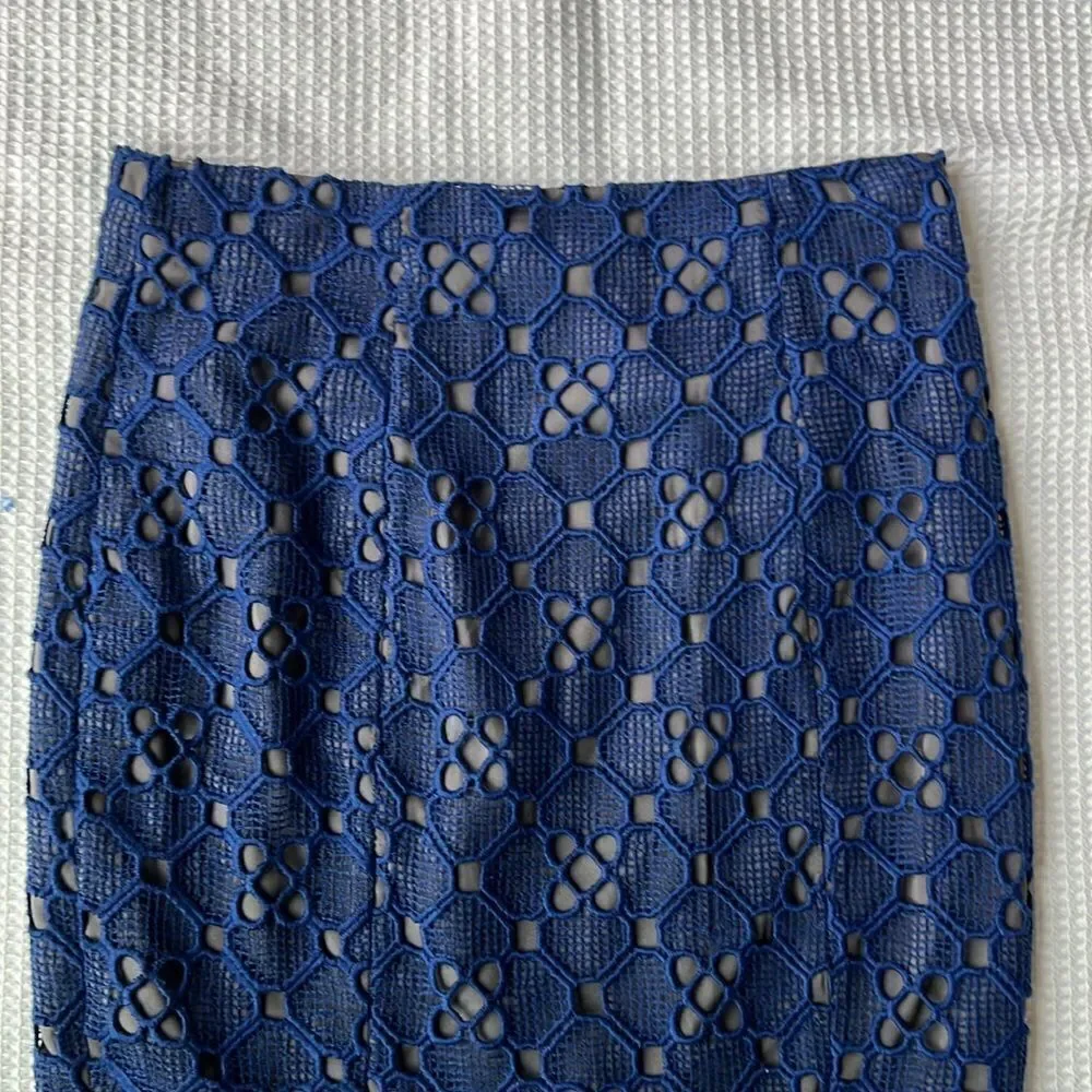 NWT Catherine Malandrino  Women's Navy Blue Pencil Eyelet Skirt sz 4